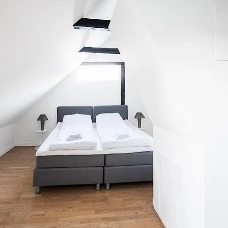 Charming 2-br Duplex In A Location - 165 Apartmán