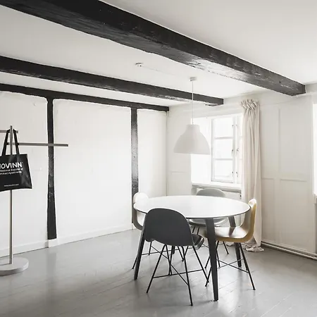 Charming 2-br Duplex In A Location - 165 *