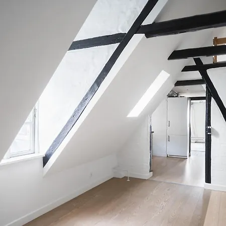 Charming 2-bed Duplex In Great Location