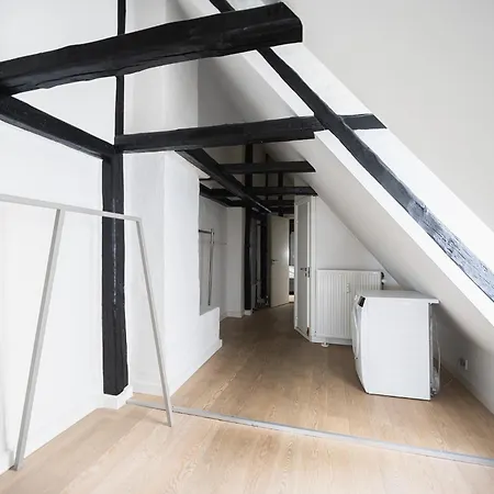 Charming 2-bed Duplex In Great Location Apartment *