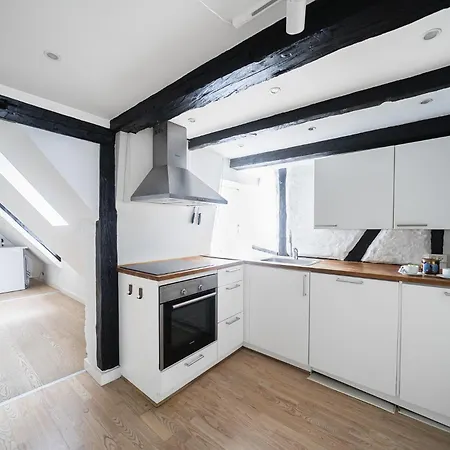 Charming 2-bed Duplex In Great Location Apartment
